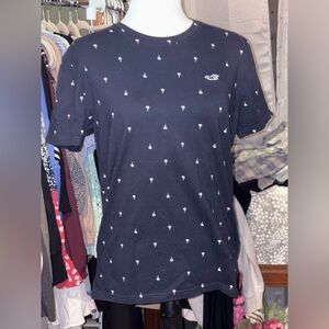 Hollister Men's Dark Blue Tee with Pattern